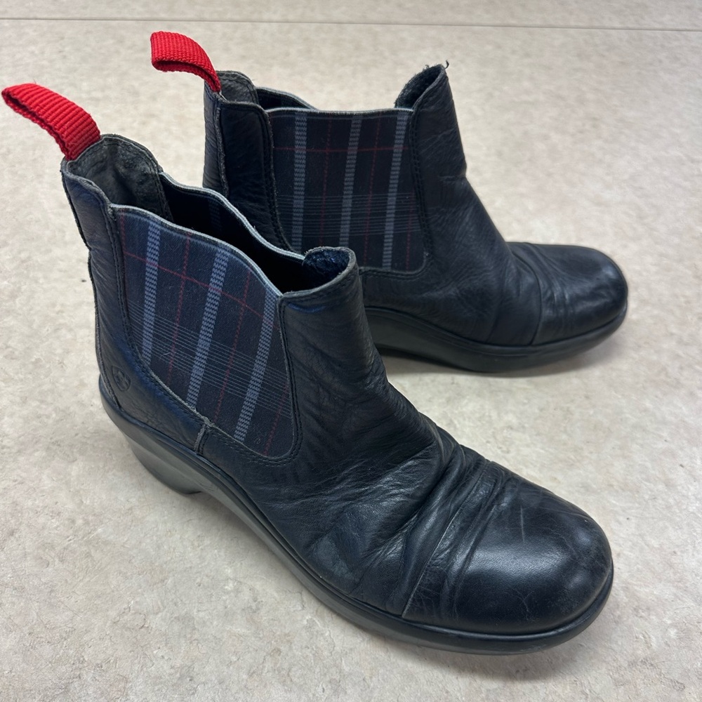 Black Chelsea ariat boots